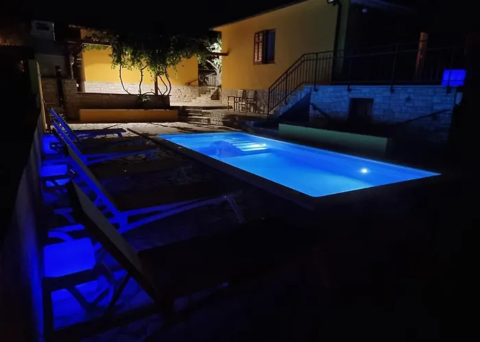 Villa Istria Seaview Private Pool And Garage By Rentistra